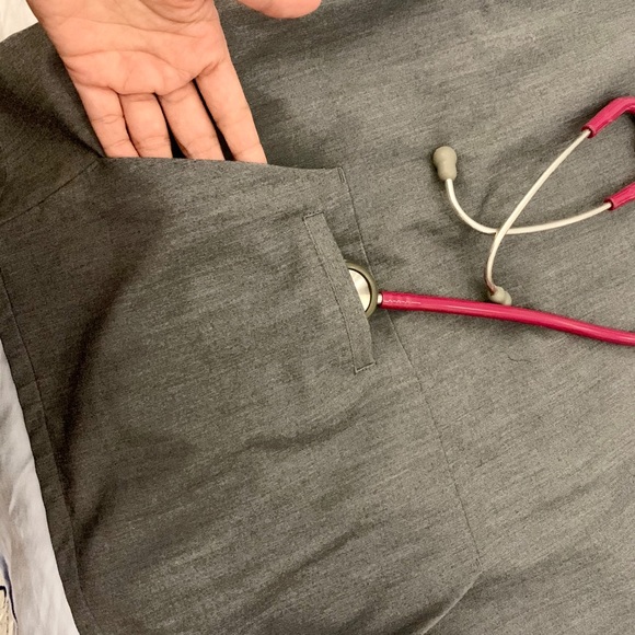 Authentic Figs Scrub Suit Pacora Top - Picture 4 of 7